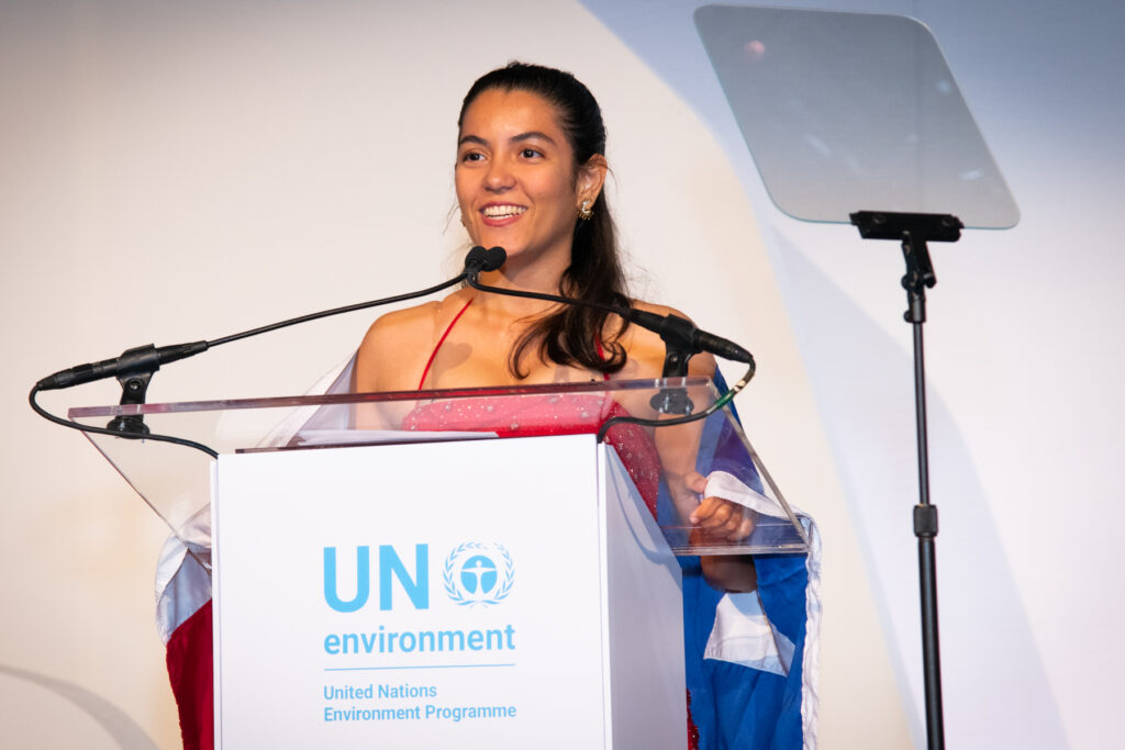 Anna Luísa no evento em que o Aqualuz foi premiado pela ONU